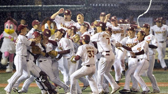 Tohoku Rakuten Golden Eagles artwork 7